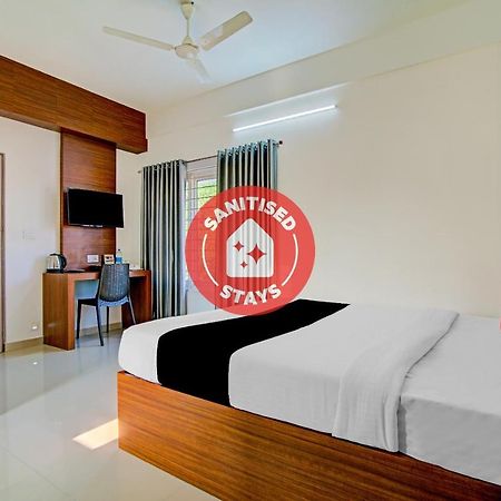 Vaccinated Staff- Capital O 74715 Phoenix Holidays Hotel Kochi Eksteriør billede