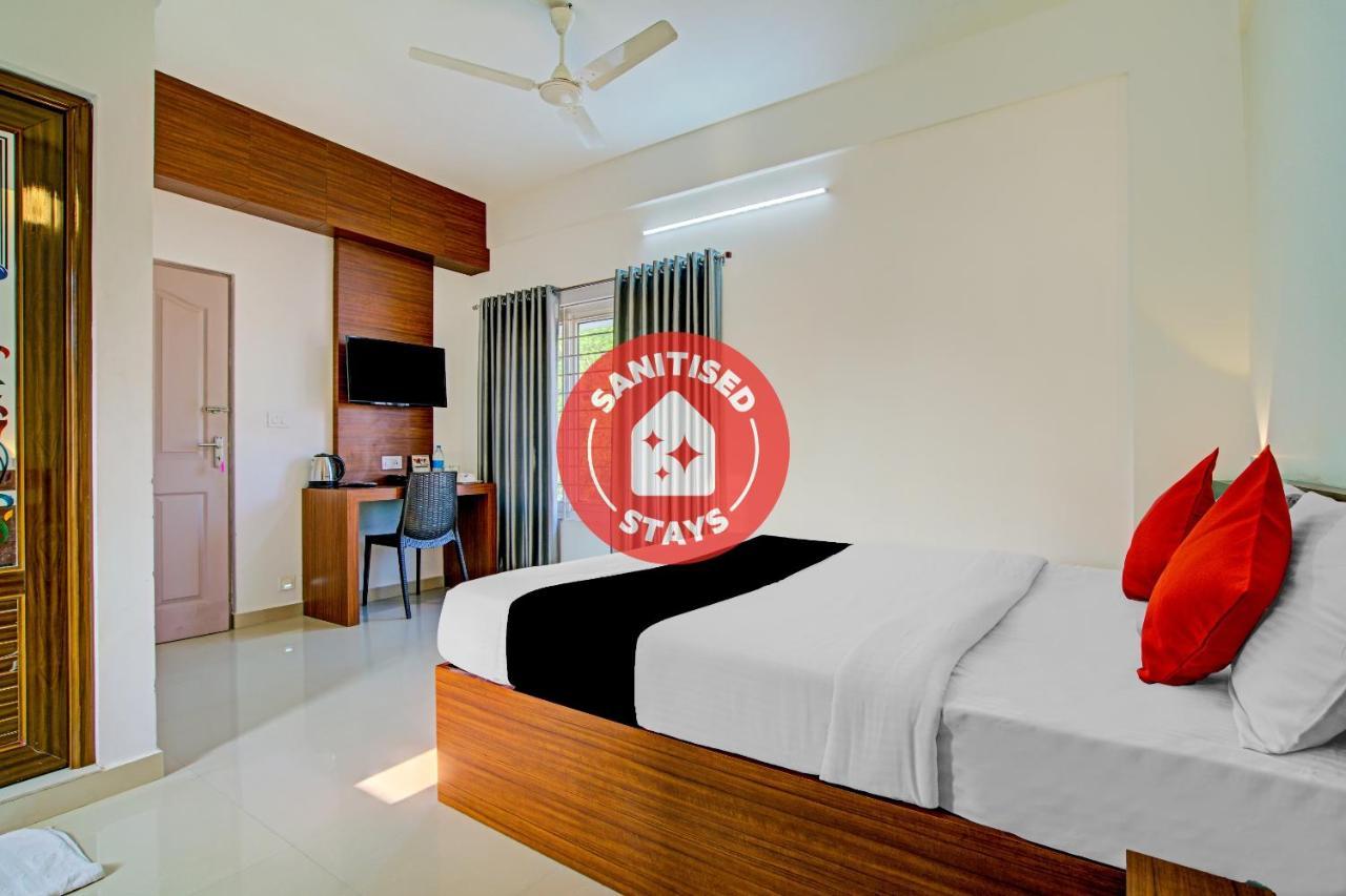 Vaccinated Staff- Capital O 74715 Phoenix Holidays Hotel Kochi Eksteriør billede