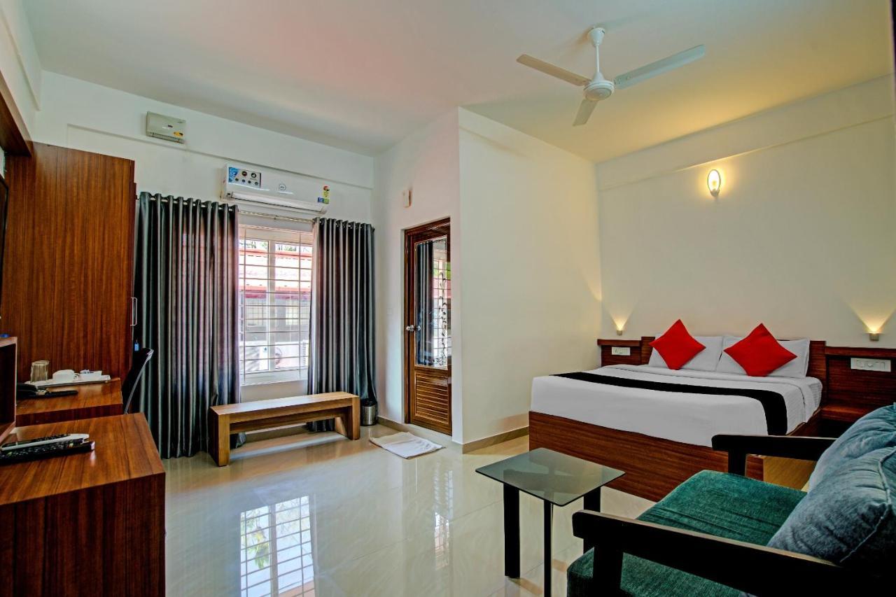 Vaccinated Staff- Capital O 74715 Phoenix Holidays Hotel Kochi Eksteriør billede