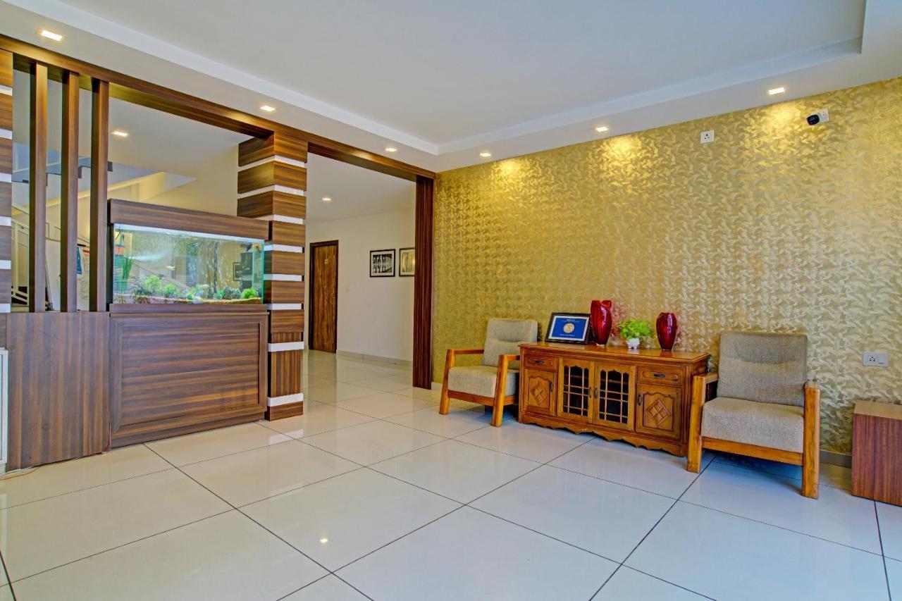 Vaccinated Staff- Capital O 74715 Phoenix Holidays Hotel Kochi Eksteriør billede