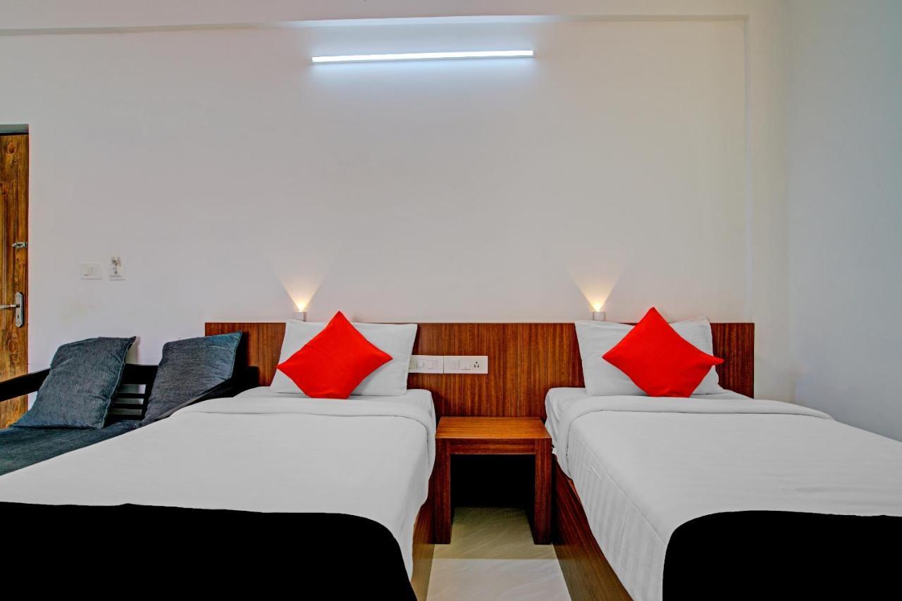 Vaccinated Staff- Capital O 74715 Phoenix Holidays Hotel Kochi Eksteriør billede