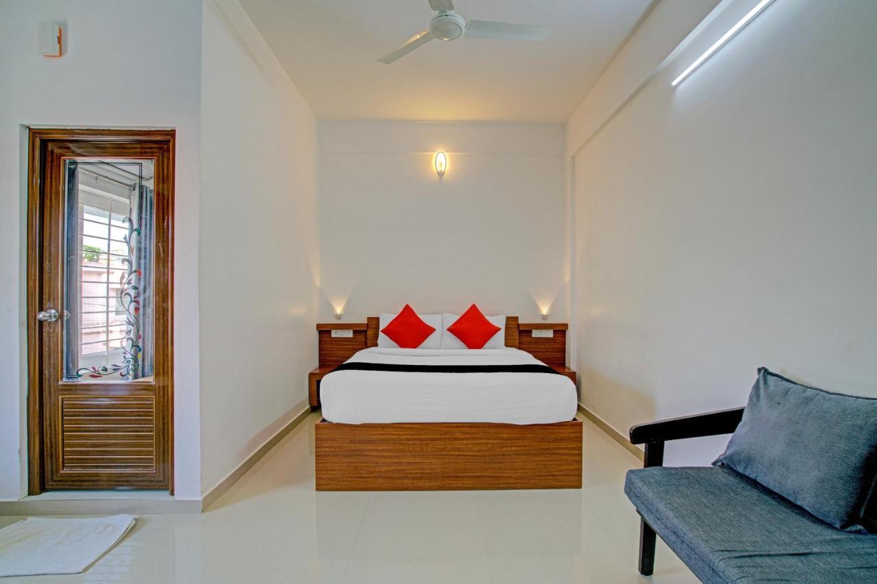 Vaccinated Staff- Capital O 74715 Phoenix Holidays Hotel Kochi Eksteriør billede