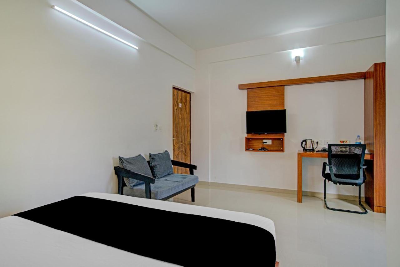 Vaccinated Staff- Capital O 74715 Phoenix Holidays Hotel Kochi Eksteriør billede
