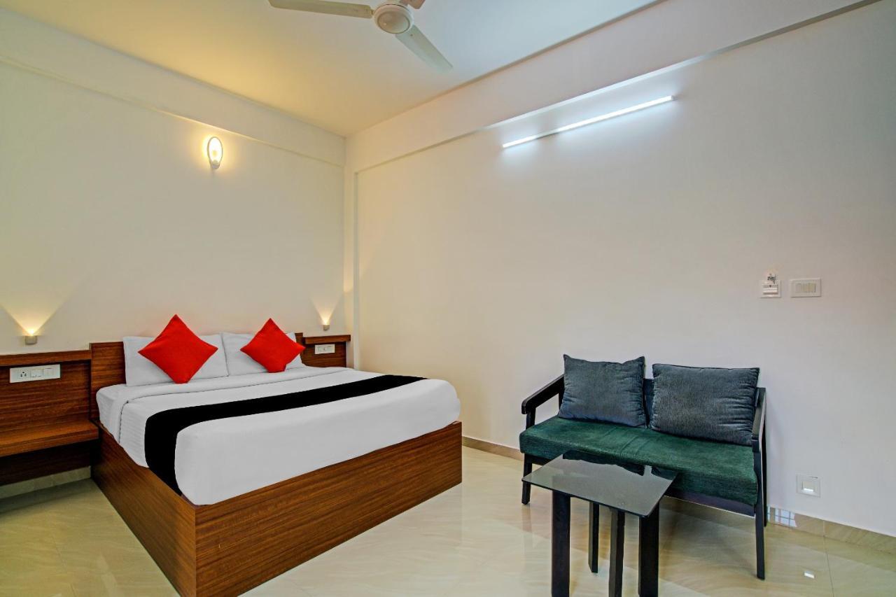 Vaccinated Staff- Capital O 74715 Phoenix Holidays Hotel Kochi Eksteriør billede